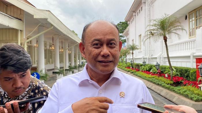 DICOPOT PRABOWO -- Presiden Prabowo resmi mencopot Dadan Hindayana dari jabatan Kepala Badan Gizi Nasional (BGN) pada Selasa (2/6/2026) setelah adanya evaluasi kinerja kabinet. Dadan merupakan dosen dan Guru Besar IPB lulusan S3 Jerman yang memiliki rekam jejak panjang sebagai ahli proteksi tanaman serta birokrat.