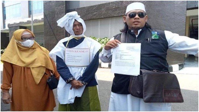 BREAKING NEWS: Rian Antoni Sumpah Pocong Ditangkap di Jakabaring, Pakai Kostum Kain Kafan