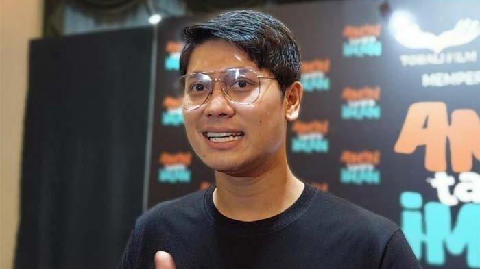 LESTI KEJORA DIPOLISIKAN - Rizky Billar perdana jadi produser sekaligus pemain lewat film drama komedi 'Amin Tanpa Iman', ditemui di kawasan Cilandak Jakarta Selatan, Minggu (8/12/2024). Rizky Billar bersikap santai menanggapi laporan yang dilayangkan oleh Yoni Dores terhadap Lesti Kejora.