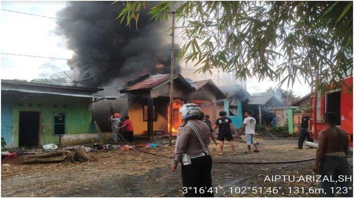 BREAKING NEWS: Rumah Penimbun BBM Bersubsidi di Lubuklinggau Terbakar, Satu Korban Dibawa ke RS