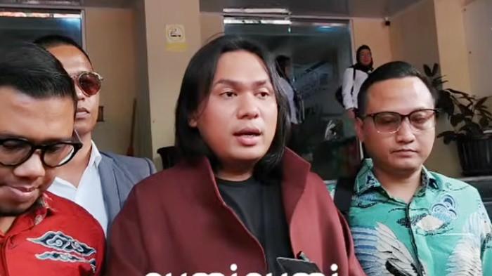 JALANI PEMERIKSAAN- Selebgram Muhammad Miftahul Huda alias Keanu Angelo diperiksa sebagai saksi dalam kasus dugaan penipuan umrah Hanania Travel di Mapolda Metro Jaya pada Senin (8/6/2026).