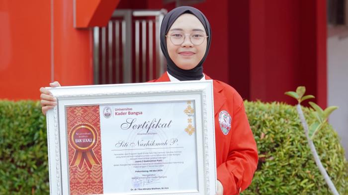 Sosok Siti Nurhikmah Pujiati, Mahasiswi Farmasi UKB Raih Juara III Lomba Badminton