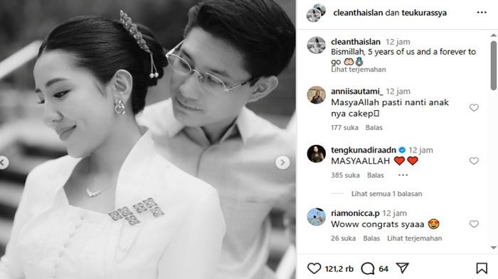 Teuku Rassya dan Cleantha Islan mengumumkan acara lamaran ke publik lewat postingan di I