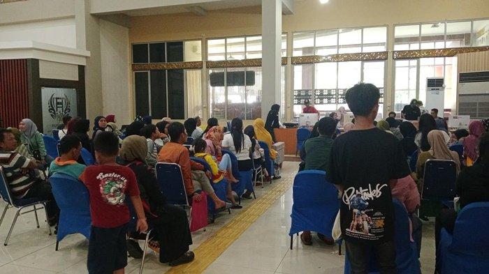 Viral Wali Murid Berebut Berkas DTKS di MPP Palembang, Tak Ada Petugas Jaga, Dinsos Buka Suara