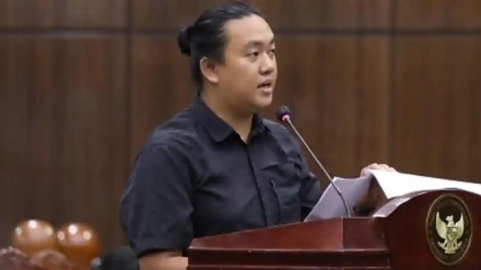 KORBAN AIR KERAS - Wakil Koordinator KontraS, Andrie Yunus, mengalami gangguan penglihatan setelah  menjadi korban penyiraman air keras oleh orang tak dikenal (OTK).