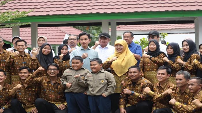 Wapres Gibran Kunjungi Sekolah Rakyat di Palembang, Berlangsung Dialog Hangat dengan Guru dan Siswa