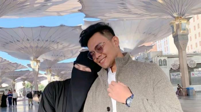 BONGKAR PERSELINGKUHAN- Wardatina Mawa merupakan istri dari Insanul Fahmi yang dikenal sebagai pengusaha muda di Kota Medan.