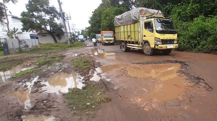 Warga Ngeluh Jalan di Tanjung Batu Ogan Ilir Mirip Kubangan Sapi Saat Musim Hujan, Tak Ada Perbaikan