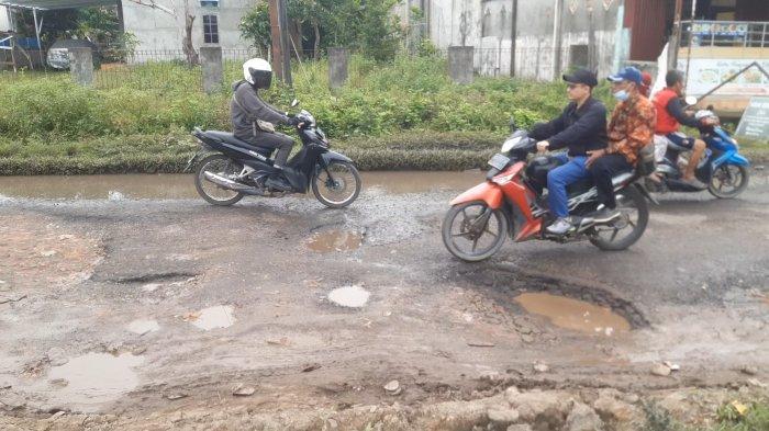 Warga Tanjung Batu Ogan Ilir Resah, Jalan Utamanya Rusak, Banyak Lubang, Bahayakan Pengendara