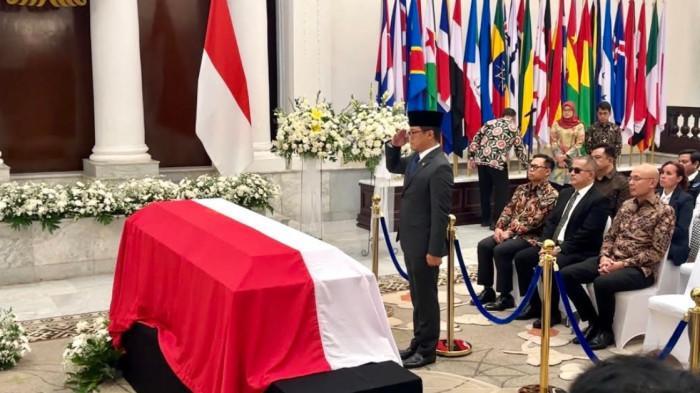 ZETRO LEONARDO PURBA - Menteri Luar Negeri RI Sugiono saat memberi penghormat