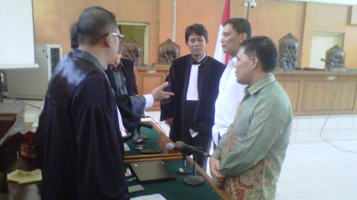 Bambang Divonis Lima Tahun dan Adam Empat Tahun Penjara