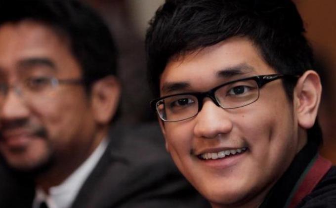 Afgan Lelang Baju untuk Amal