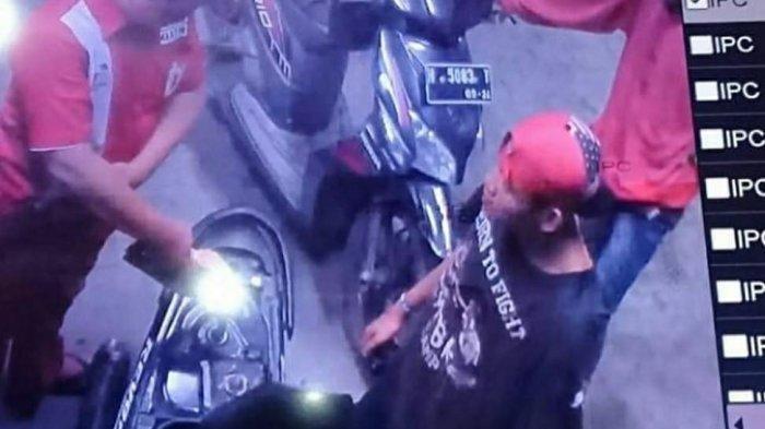 Acungkan Pedang saat Ditagih Bayar Uang Bensin, Aksi Gangster di SPBU Semarang Terekam CCTV