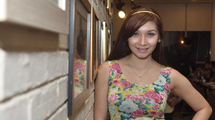 Baby Margaretha Masak Berbaju Tank Top Seksi, Netizen Dibuat Salfok Liat Bagian Ini,Kagak Kuat!