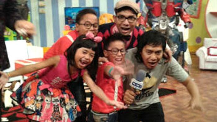 Kenangan Cerita Lucu Komedian Komeng Seputar Kelahiran Caca dan Dua Kakak Kembarnya