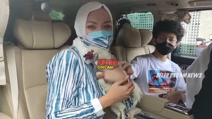 Penuh Haru Angelina Sondakh Curahkan Isi Hati Saat Dipenjara Terpisah Dengan Keanu Massaid: I Love
