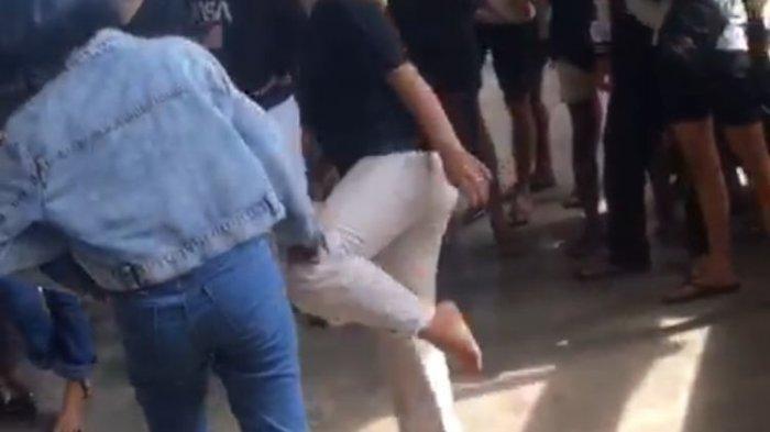 Dua Remaja Putri di Bali Baku Hantam hingga Videonya Viral Berakhir di Kantor Polisi