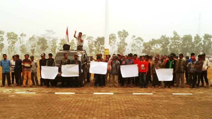 Balon Kades Tidak lolos, Puluhan Warga