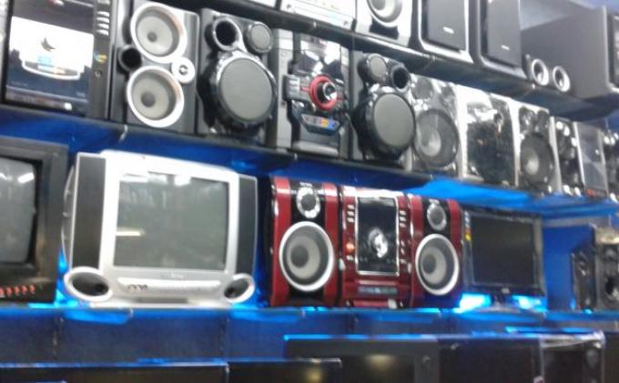 Rupiah Terpuruk, Harga Smartphone dan Produk Elektronik Naik 15-25 Persen