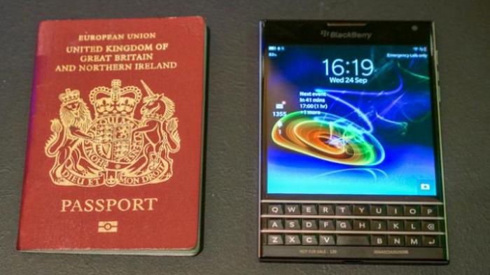 BlackBerry Ingin Passport Jadi Alternatif iPhone