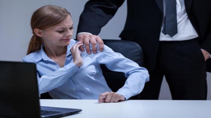 Bos Jangan Salah Sentuh Tubuh Bawahan Sembarangan Jika Tidak Ingin Disebut Pelecehan Seksual