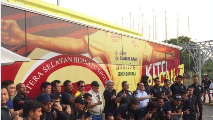 Hibahkan Bus Baru Sriwijaya FC, Gubernur Alex Noerdin Singgung Orang Banyak Bicara Tanpa Kontribusi