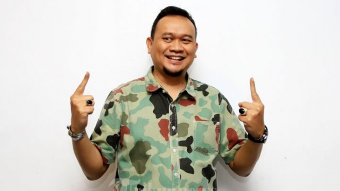 Heboh! Cak Lontong Foto Mesra dengan Gadis Cantik, Ternyata Gadis Ini