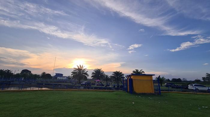 PRAKIRAAN CUACA -- Foto Bendung Perjaya, Desa Perjaya, Kecamatan Martapura, Kabupaten OKU Timur. BMKG memprakirakan cuaca berawan di OKU Timur pada Selasa 23 Desember 2025 didominasi berawan.