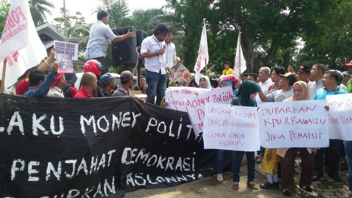 Di Jambi, Warga Minta Pemilihan Gubernur Diulang