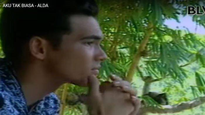 Download (Unduh) Lagu Alda Risma - Aku Tak Biasa, Lengkap dengan Vidio Klipnya