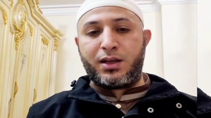 KLARIFIKASI- Pendakwah asal Mesir, Syekh Ahmad Al Misry, kini muncul membantah terkait laporan dugaan pelecehan seksual sesama jenis terhadap sejumlah santri yang menyeret namanya.