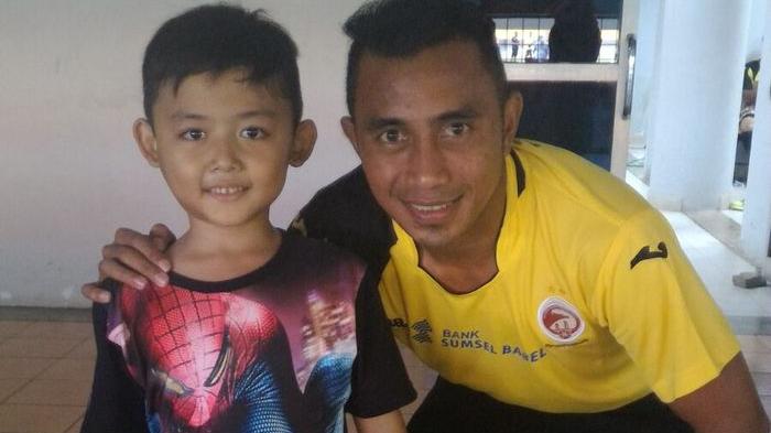 Doa Pemain Sriwijaya FC Untuk Kaisyar yang Menderita Leukemia
