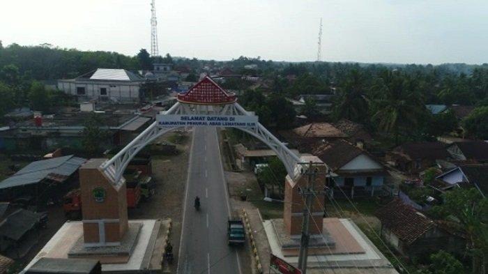 Megah Siang Hari Tapi Tak Terlihat Saat Malam, Gapura PALI Minim Penerangan