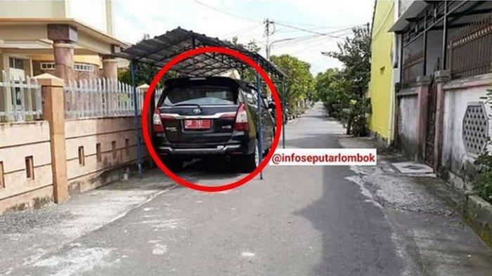 Heboh Foto Garasi di Jalan, Tempat Parkir Mobil Pelat Merah, Camat Sampai Turun Tangan