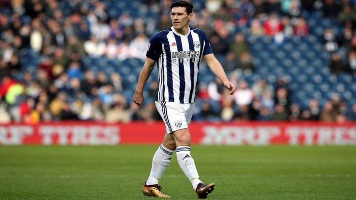 Pemilik Rekor Penampilan Terbanyak di Liga Inggris, Gareth Barry Resmi Pensiun