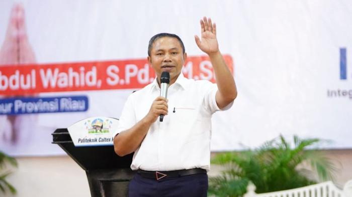 DITANGKAP KPK - Gubernur Riau (Gubri) Abdul Wahid tengah menyiapkan pelaksanaan assessment bagi kepala sekolah SMA dan SMK sederajat di seluruh wilayah Riau. Terbaru, ia kena OTT KPK pada Senin (4/11/2025).