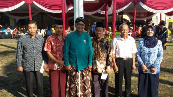 Peringati Hardiknas, Widodo Ajak Pelajar Kenali Budaya Lewat Pakaian Adat