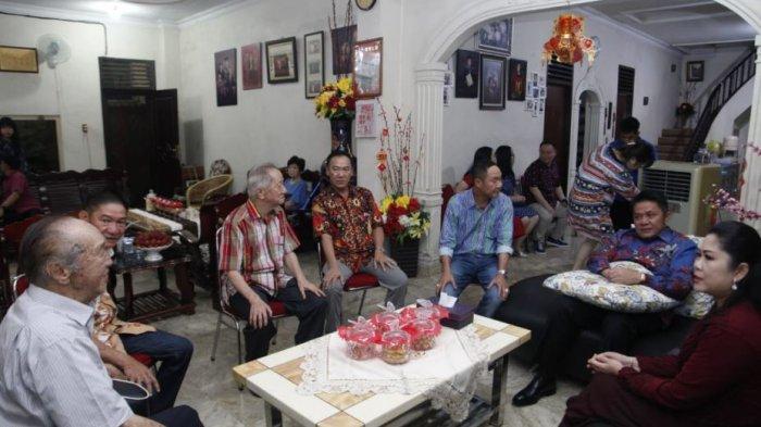 Imlek 2019, Gubernur Sumsel Herman Deru Ajak Cucu Keliling ke Rumah Tokoh Tionghoa di Sumsel