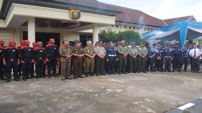 Hujan Tak Halangi Upacara HUT Satpam