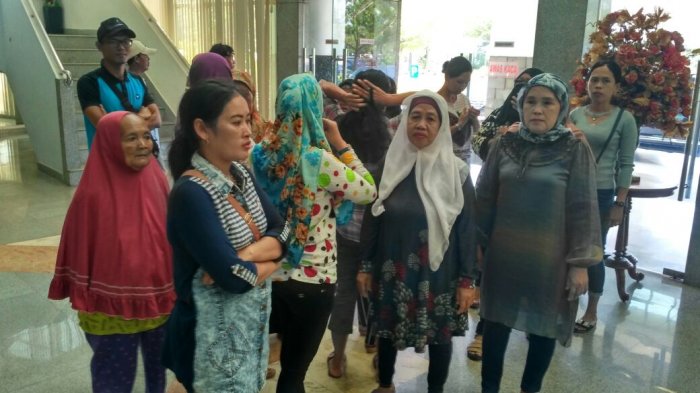 Belasan Ibu-ibu Geruduk Kantor Kejati dan Teriak Minta Keadilan, Ternyata Ini Sebabnya