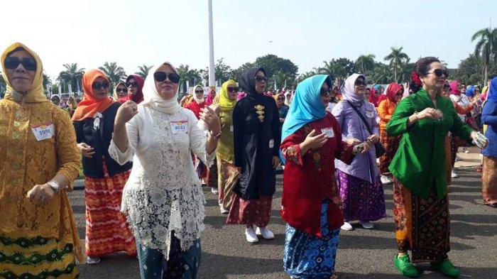 Dandan Sejak Habis Subuh, Selviana Harnojoyo Rela Berpanas-panasan Ikut Pecahkan Rekor Muri