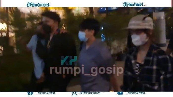 Saling Berjauhan, Fuji dan Thariq Lagi Marahan? Adik Atta Halilintar Ketahuan Kepoin Mantan