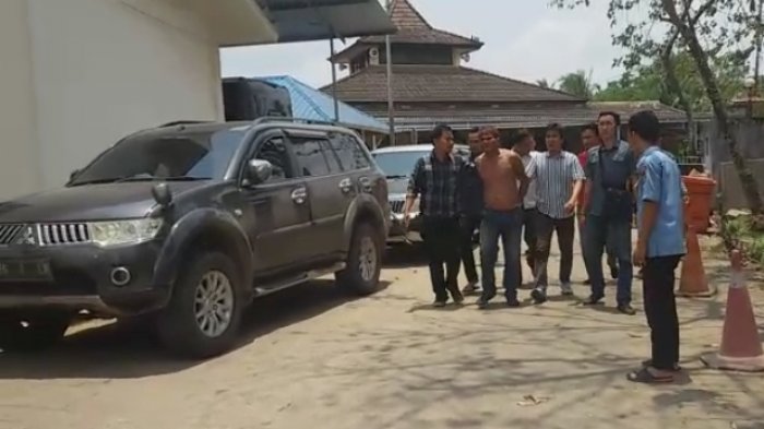 Pria Bertato dan Tak Pakai Baju Buat Heboh Warga Jakabaring, Rupanya Ini yang Dilakukannya