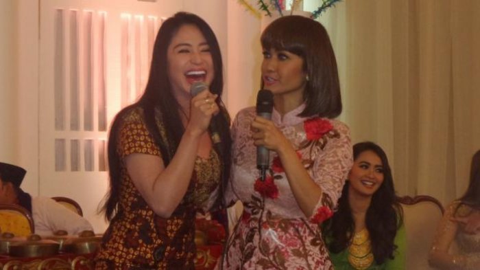 Kata Julia Perez Saat Tampil Akrab Bersama Dewi Perssik di Panggung