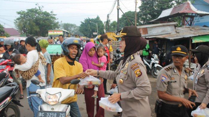 Selain Bagi Sarapan Gratis, Polda Sumsel Juga Imbau Warga Tak Bawa Sajam