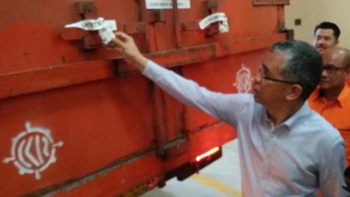 50 aparat polisi ikut amankan pengiriman paket soal