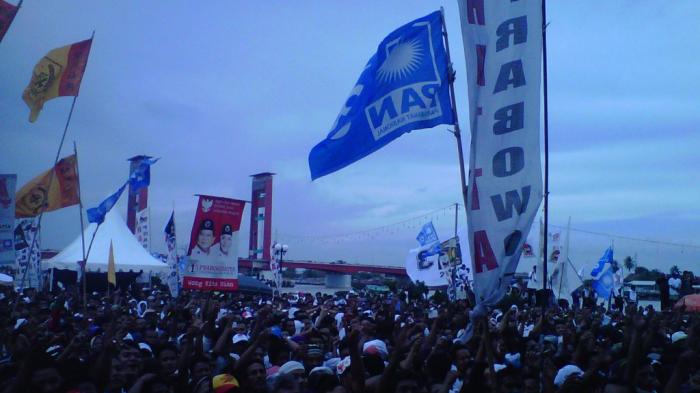 Ribuan Orang Hadiri Kampanye Akbar Hatta Rajasa di BKB