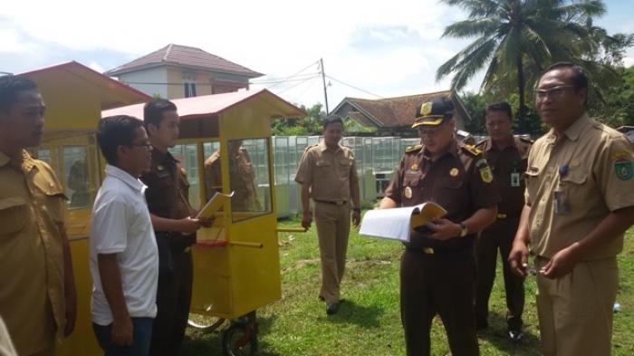 Jaksa dan Inspektorat Tinjau Proyek Pengadan Gerobak