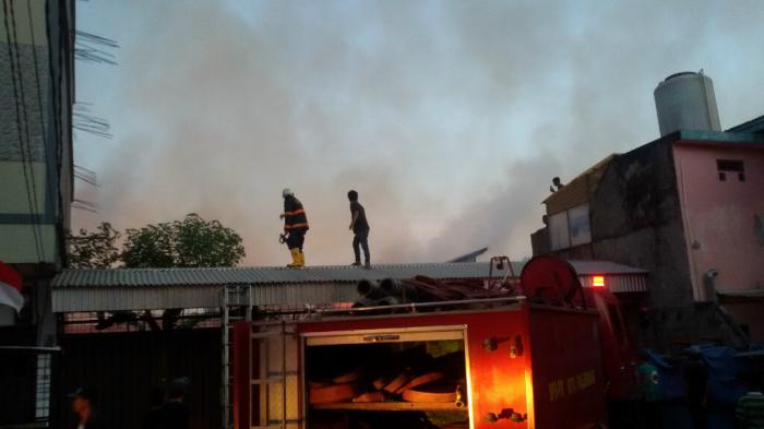 BREAKING NEWS : Dua Rumah Dilalap Si Jago Merah di Jalan Basuki Rahmat