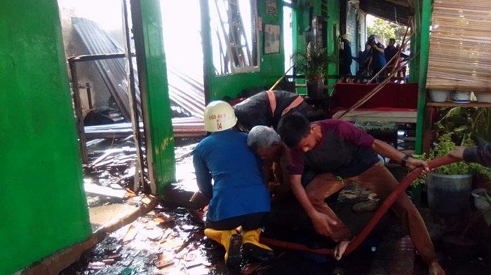 Asap Hitam Membumbung di Sekitar 16 Ulu Palembang Pagi Tadi,  Satu Rumah dan 3 Bedeng Terbakar